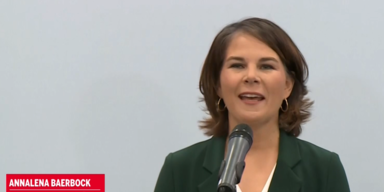 Baerbock happy at pk.PNG