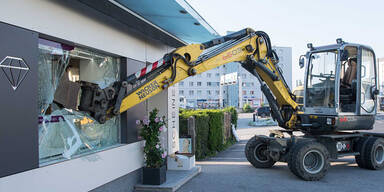 Diebe brachen mit Bagger bei Juwelier ein