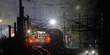 Bahngleise_Zug_Nacht_AP