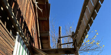 Zwei Frauen st&uuml;rzten von Balkon