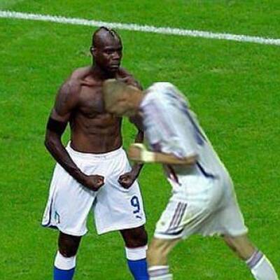 Balotelli-Posen sind der Renner im Internet