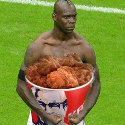 Balotelli-Posen sind der Renner im Internet
