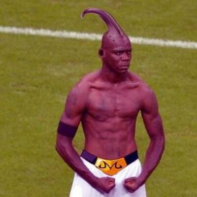 Balotelli-Posen sind der Renner im Internet