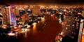 Bangkok mit Chao Praya-Fluss bei Nacht