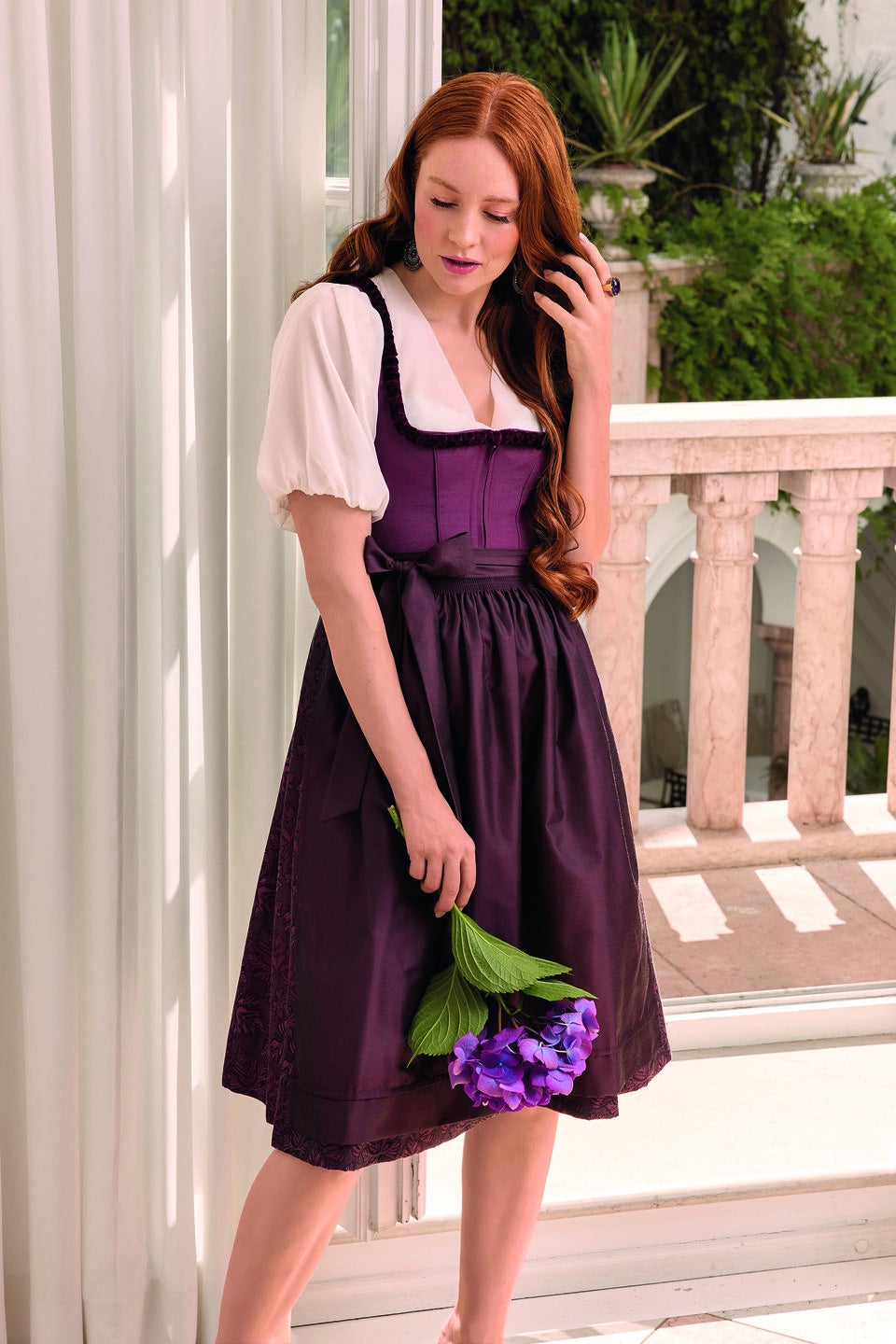 Auch das Dirndl Johanna (um 499 Euro) ist nachhaltig produziert. trachten-angermaier.de 