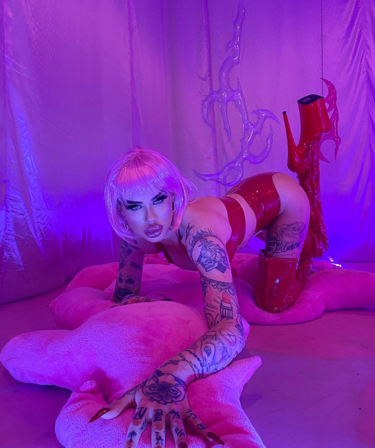 fetischbarbie/Instagram