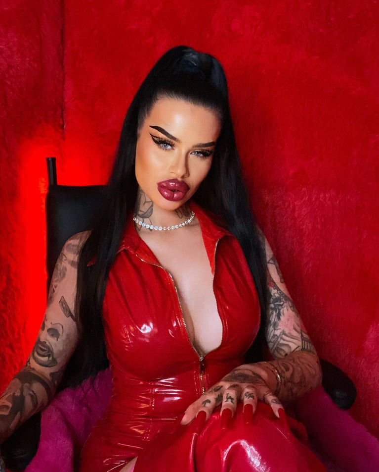 fetischbarbie/Instagram