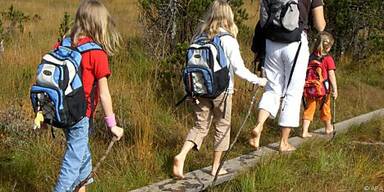 Barfu&szlig; laufende Kinder haben weniger Schwei&szlig;f&uuml;&szlig;e