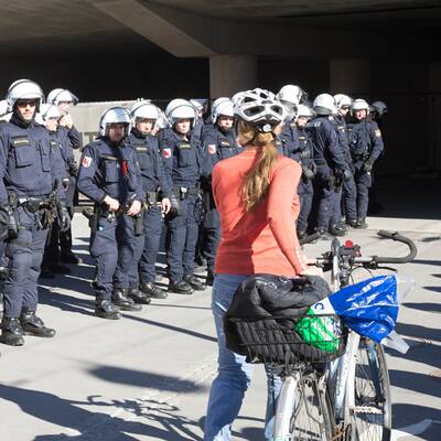 Basel-Fans stürmen Salzburg