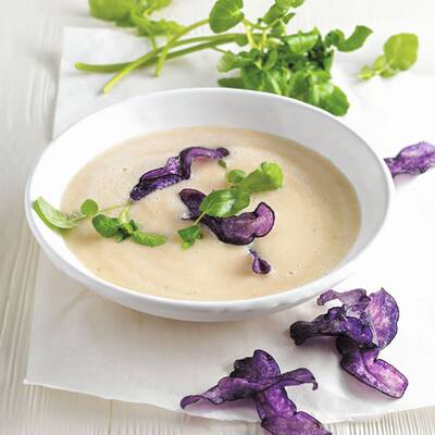 Zucchinisalat mit frischer Minze und Brunnenkresse