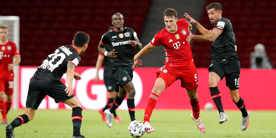 Bayern feiern den Geister-Pokal