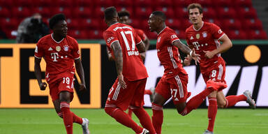 Bayern feiern den Geister-Pokal