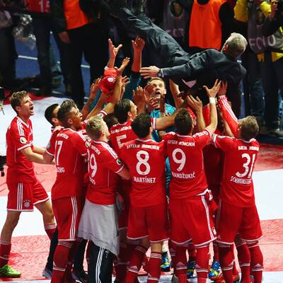 So feiern die Bayern den Pokal-Titel