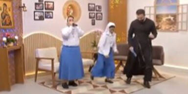 Brasilianische Nonnen gehen mit spontaner Beatbox-Session im TV viral