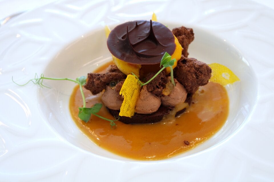 Schoko-Brownie mit Passionsfruchtcreme