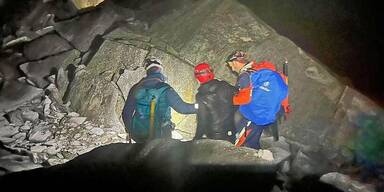 Mit vereinten Kräften in der Nacht ins Tal