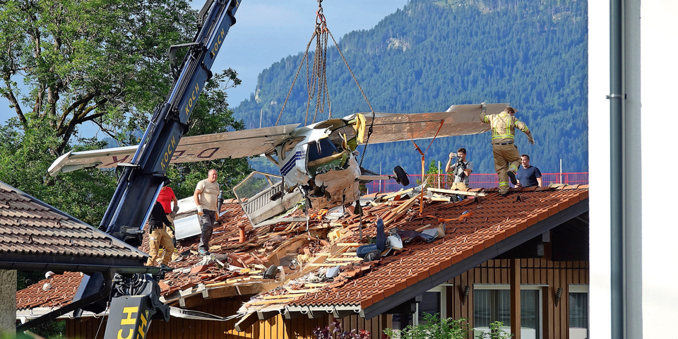 Arzt landete auf Dach: Cessna schlug wie Bombe ein