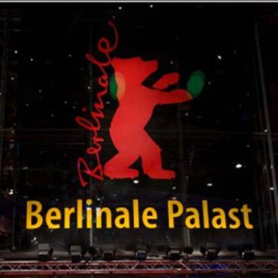 Rihanna - Queen of Downloads