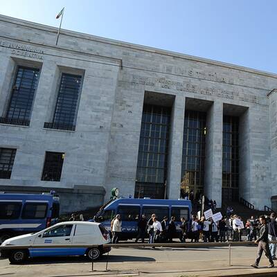 Prozess gegen Berlusconi vertagt