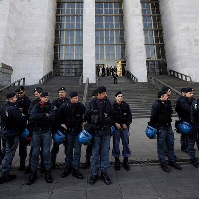 Prozess gegen Berlusconi vertagt