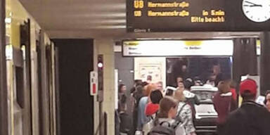 Bernauer Stra&szlig;e Auto U-Bahn Berlin Unfall