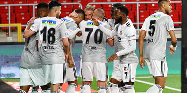 Profis von Besiktas Istanbul beim Jubeln