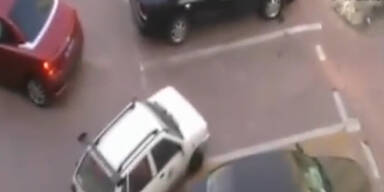 Lustiger Parkplatz-Raub!