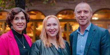 v.l.: Bettina Brandauer, Barbara Th&ouml;ny, AK-Pr&auml;sident Peter Eder