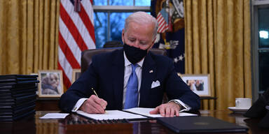 Biden entfernt Trumps Cola-Knopf aus Oval Office