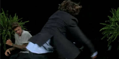 Hangover-Star verdrischt Justin Bieber mit Gürtel