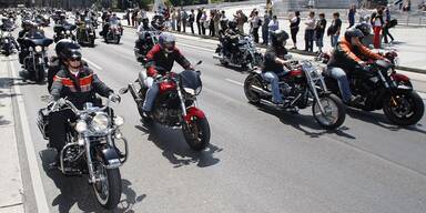 Praterstern Biker Flashmob: Startschuss f&uuml;r Masters of Dirt