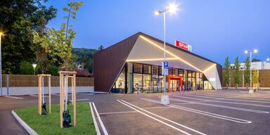 Spar setzt auf insektenfreundliche Beleuchtung