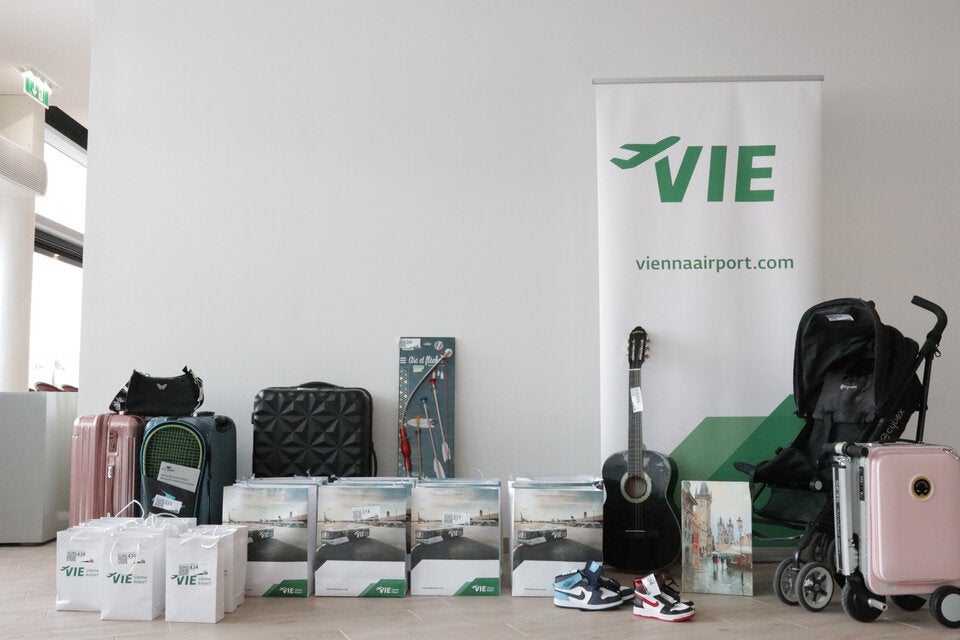 Schmuck und Uhren: Flughafen Wien versteigert verlorene Schätze