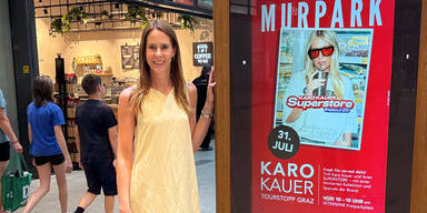 Center-Managerin Carina Weyringer freut sich auf den exklusiven Tourstopp von Karo Kauer.