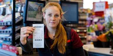 SPAR weitet Kassabon-Aktion gegen Gewalt an Frauen aus – erstmals auch mit Hervis und Maximarkt