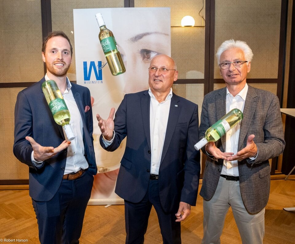 Christoph Fingerlos, Weinkellerei Wegenstein Herbert Toifl, Geschäftsführer Weinkellerei Wegenstein Werner Rosenberger, ALPLA Sales Director Austria (v .l. n. r.)