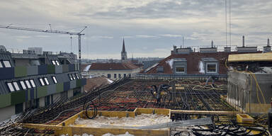 Wohnbauprojekt in Wien 16 liegt im Zeitplan. Rohbau feiert Dachgleiche.&nbsp;