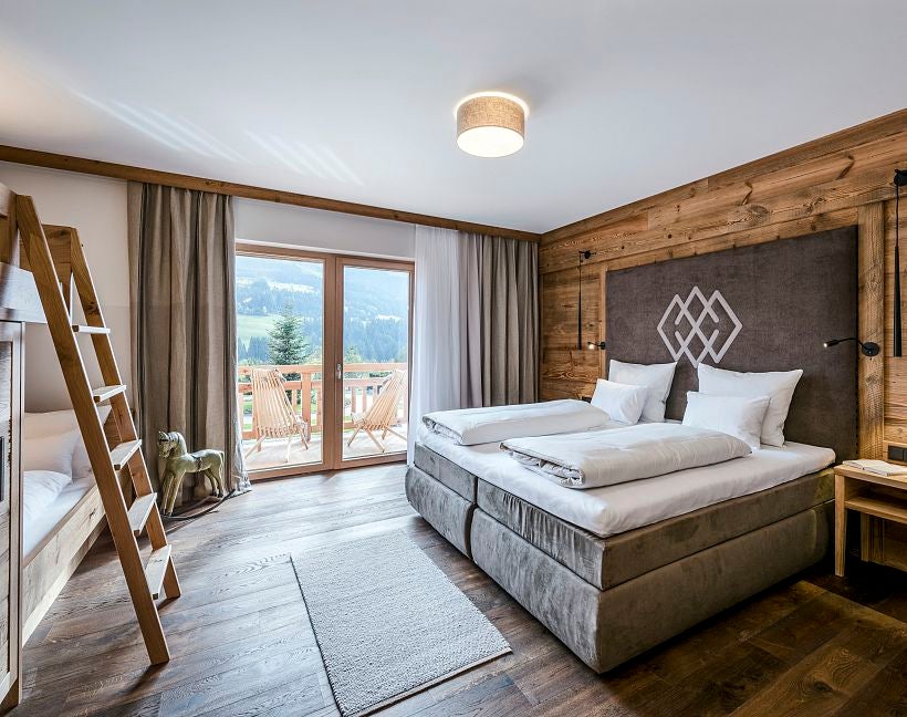 Luxus-Suiten: 2- bis 4-Zimmer-Suiten für Paare oder Familien – viele davon mit privatem Seezugang oder eigener Sauna.