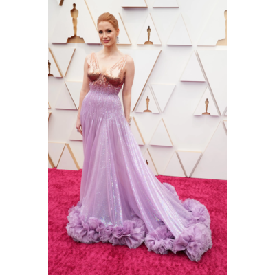 Billie Eilish & Jesse Rutherford  eingehüllt in eine Gucci-Decke mit passenden Pyjamas 