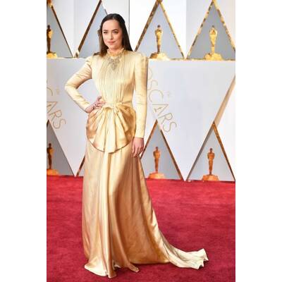 Billie Eilish & Jesse Rutherford  eingehüllt in eine Gucci-Decke mit passenden Pyjamas 