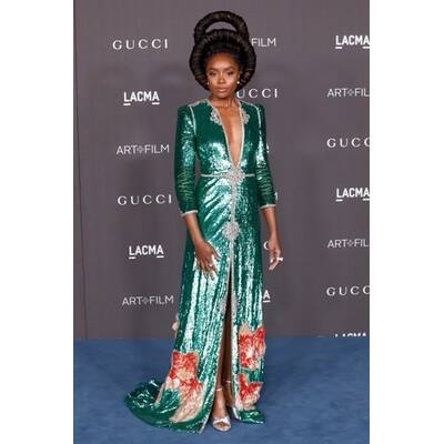 Billie Eilish & Jesse Rutherford  eingehüllt in eine Gucci-Decke mit passenden Pyjamas 