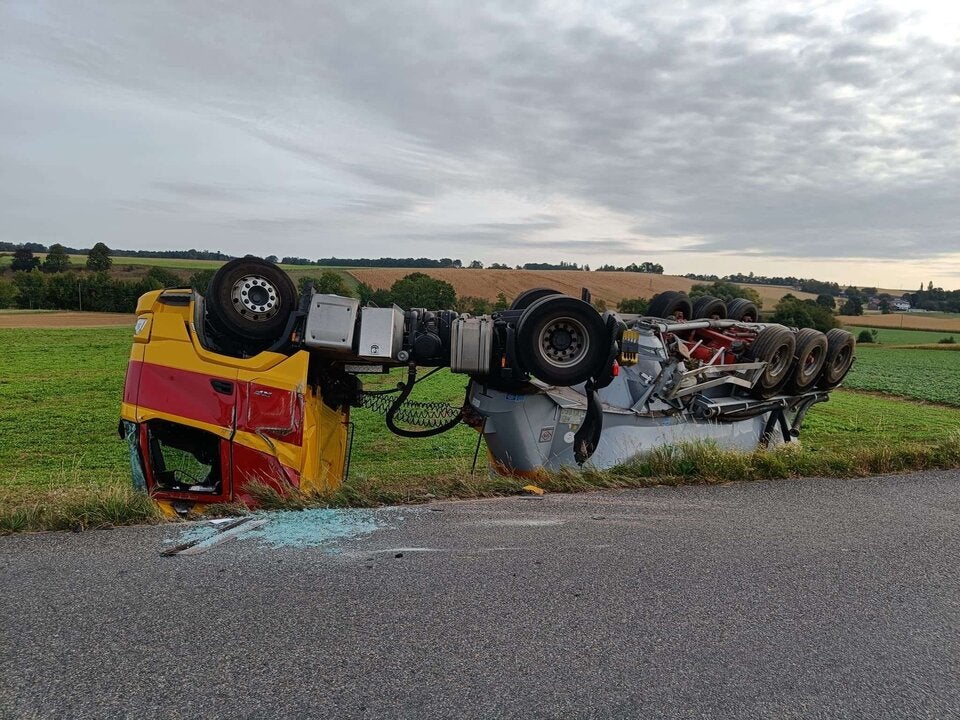 Zwei schwere Lkw-Unfälle forderten die Einsatzkräfte