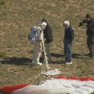 Felix Baumgartner nach Rekordsprung sicher gelandet