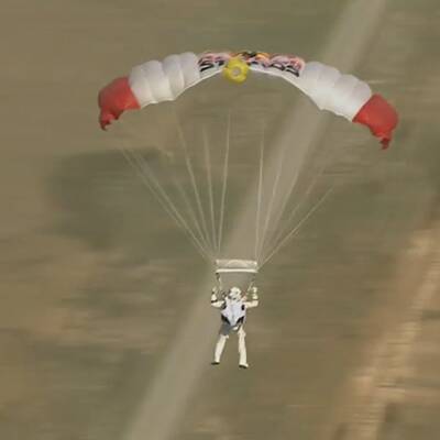 Felix Baumgartner nach Rekordsprung sicher gelandet