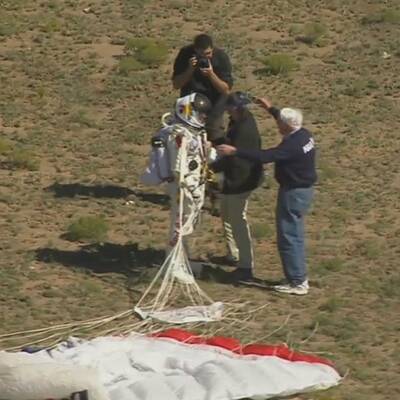 Felix Baumgartner nach Rekordsprung sicher gelandet