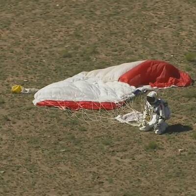Felix Baumgartner nach Rekordsprung sicher gelandet