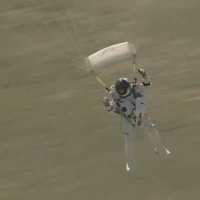 Felix Baumgartner nach Rekordsprung sicher gelandet