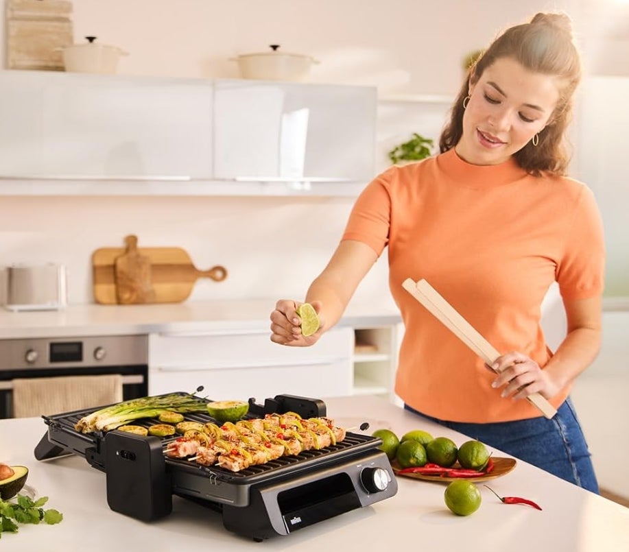 Braun MultiGrill 5 CG5033IGY, 3in1 Grillpositionen (Kontaktgrill, BBQ, Ofen), 230°, abnehmbarer Fettauffangbehälter, spülmaschinenfeste Platten (2), 2000W, Schwarz 