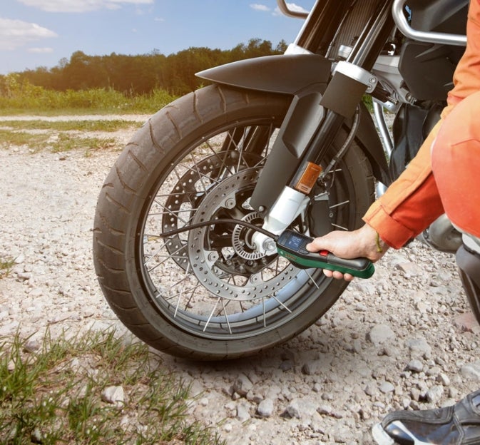 Bosch elektrische Fahrradpumpe/Luftpumpe/Mini Kompressor EasyPump (3,0 Ah Akku, 3,6 Volt, Autostop-Funktion, 150 PSI, 10,3 bar, LED, über USB-C® wiederaufladbar, im Karton) 