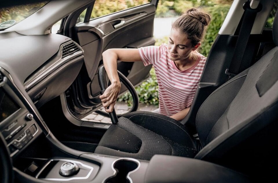 Kärcher Nass-/Trockensauger WD 2 Plus V-12/4/18/C, inkl. Patronenfilter, Vliesfilterbeutel, 1.000 W, Kunststoffbehälter: 12 l, Saugschlauch: 1,8 m, Blasfunktion, Boden- und Fugendüse, Schwarz, Gelb 